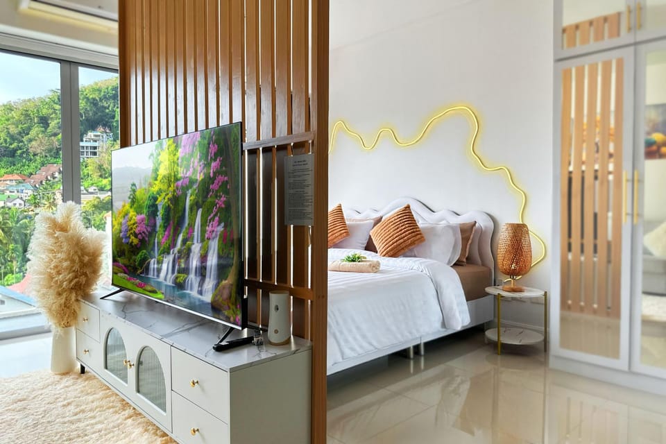 Bed, TV and multimedia, Photo of the whole room, Bedroom, Mountain view