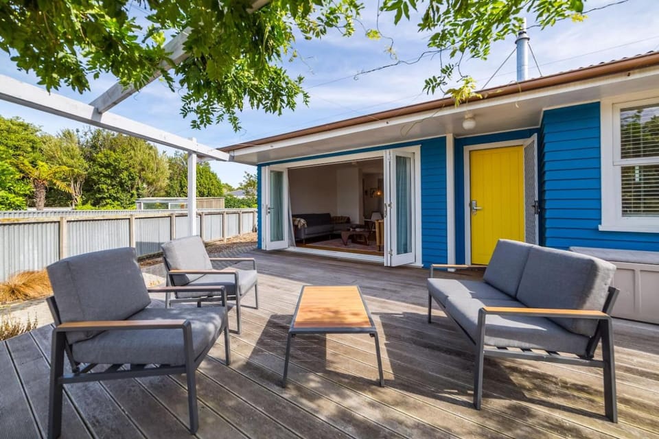 Little Blue Bach, Martinborough House in Martinborough
