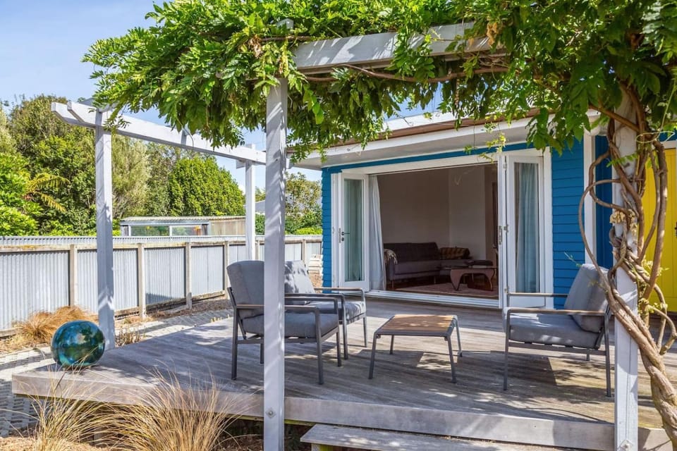 Little Blue Bach, Martinborough House in Martinborough