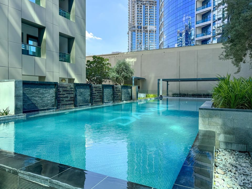 Property building, Day, Pool view, Swimming pool