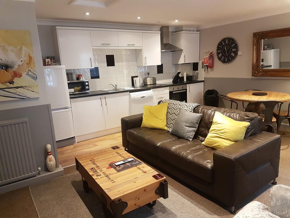 Kitchen or kitchenette, Living room, Dining area