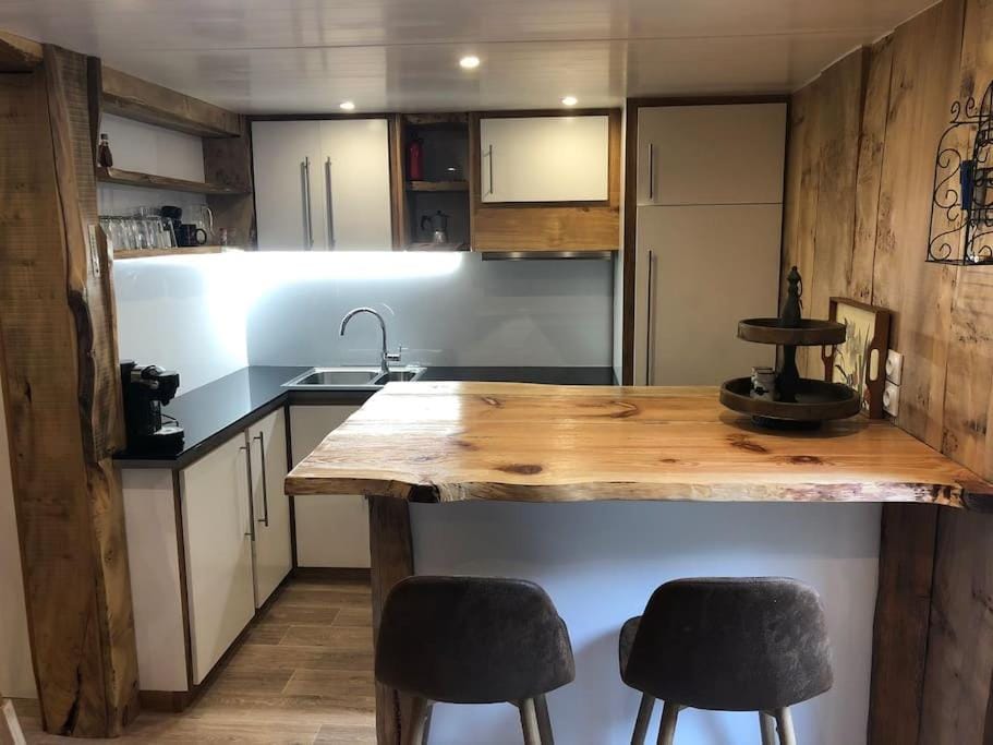 Kitchen or kitchenette, Dining area, dishwasher, oven, pet friendly, stove