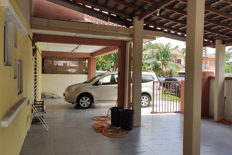 Balinese Villa at Seri Kembangan12 to15 pax House in Selangor, Malaysia