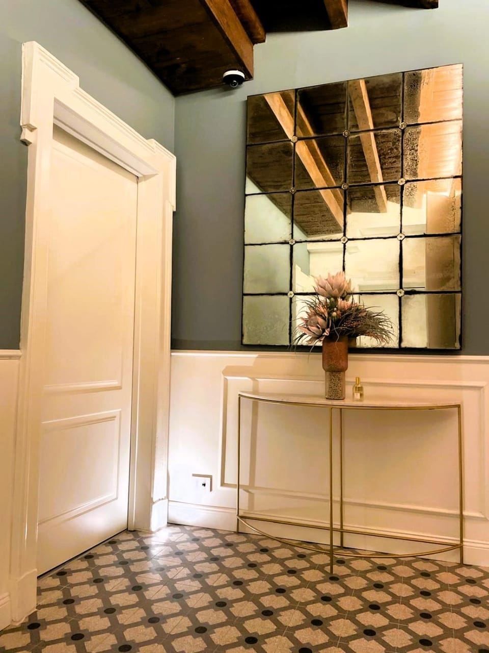 Lobby or reception, Internal: Not applicable to any particular room