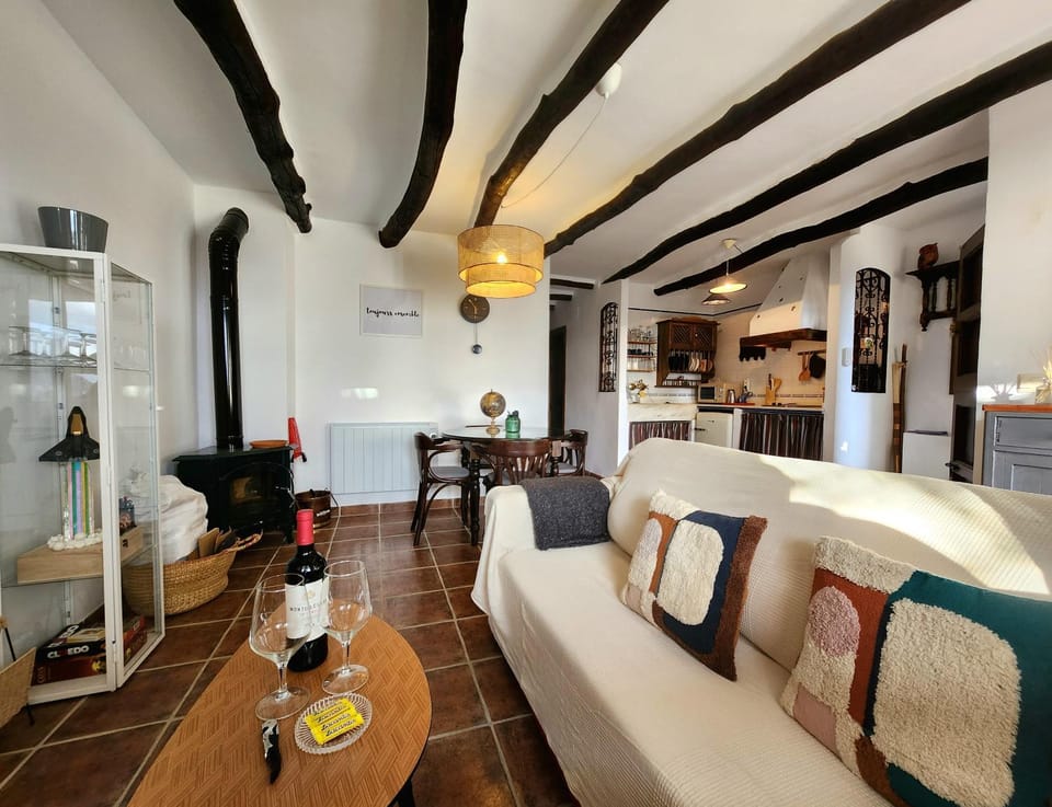 TV and multimedia, Kitchen or kitchenette, Living room, Seating area, Dining area