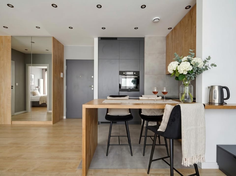 Coffee/tea facilities, Kitchen or kitchenette, Dining area, minibar