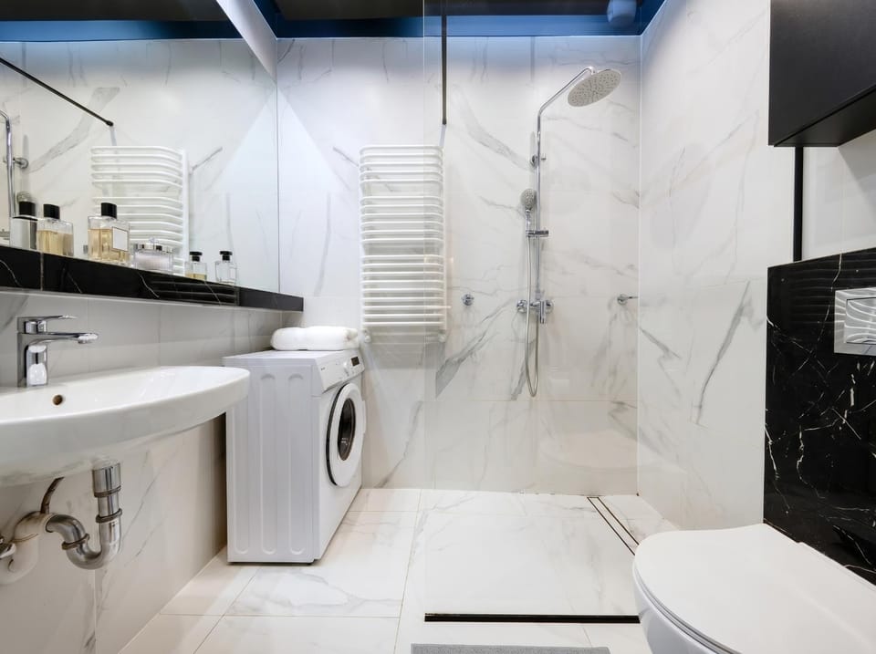 Shower, Toilet, Bathroom, Bath, towels, washing machine, dryer