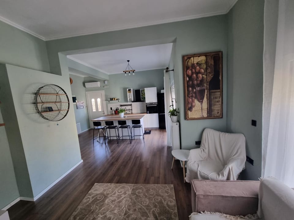 Seating area, minibar