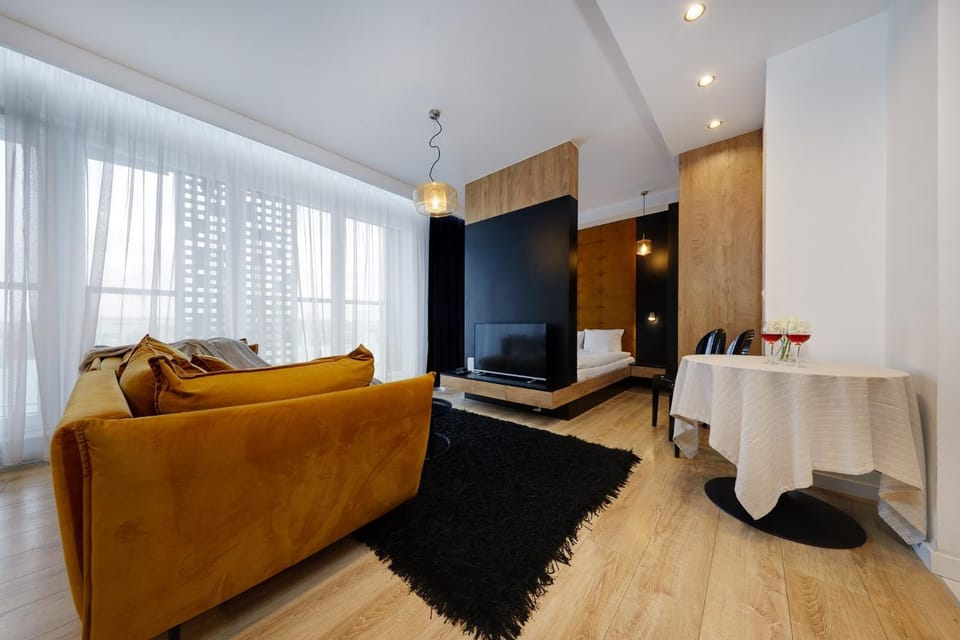 Bed, TV and multimedia, Living room, Photo of the whole room, Seating area, Bedroom