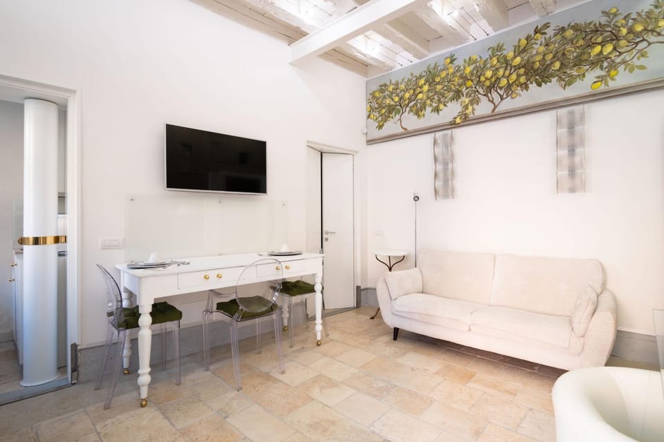 TV and multimedia, Living room, Dining area