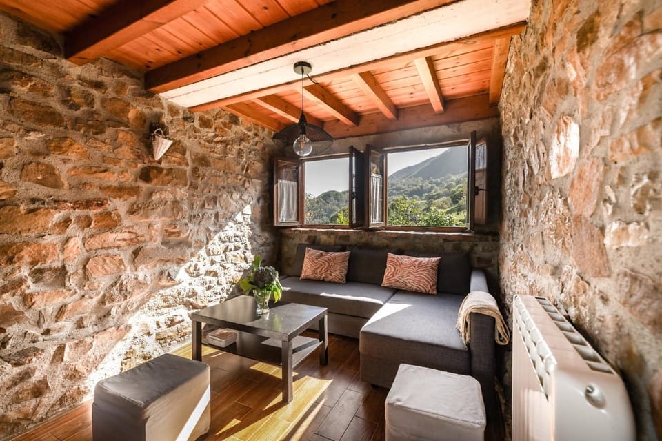 Bird's eye view, Living room