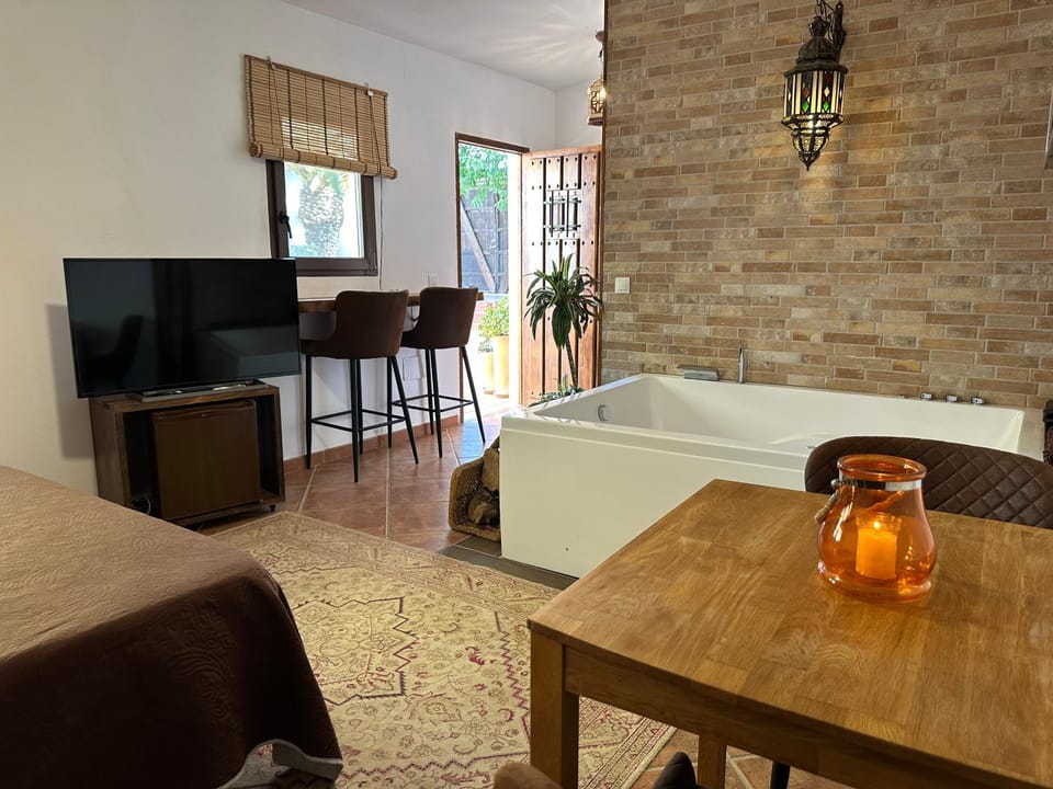Romántico estudio rodeado de naturaleza con jacuzzi gigante Apartment in La Alpujarra
