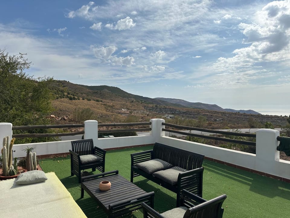 Romántico estudio rodeado de naturaleza con jacuzzi gigante Apartment in La Alpujarra