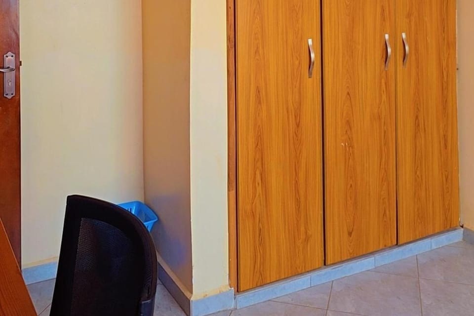 Apt - Sleeps 2 - Parking - Pets Ok Apartment in Kampala