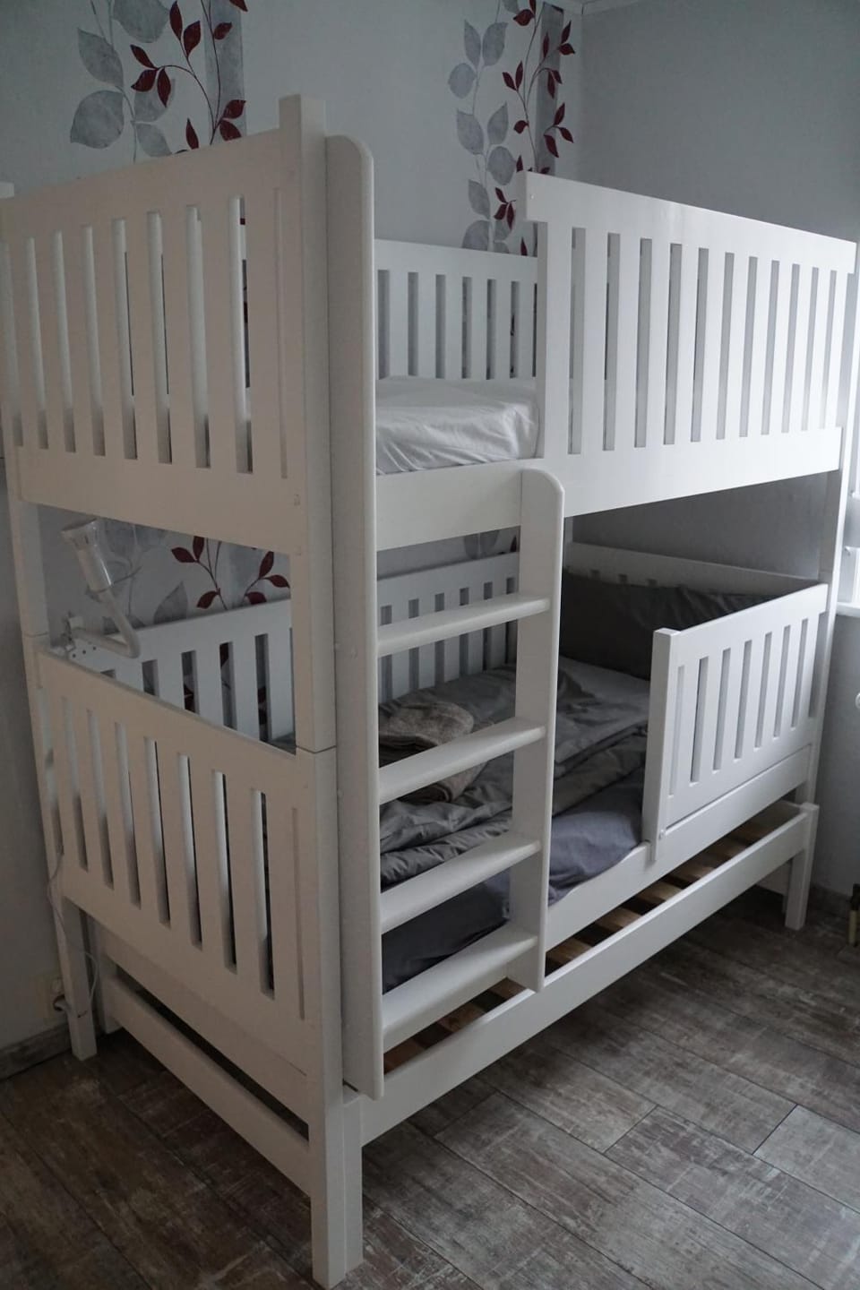 Bedroom, bunk bed