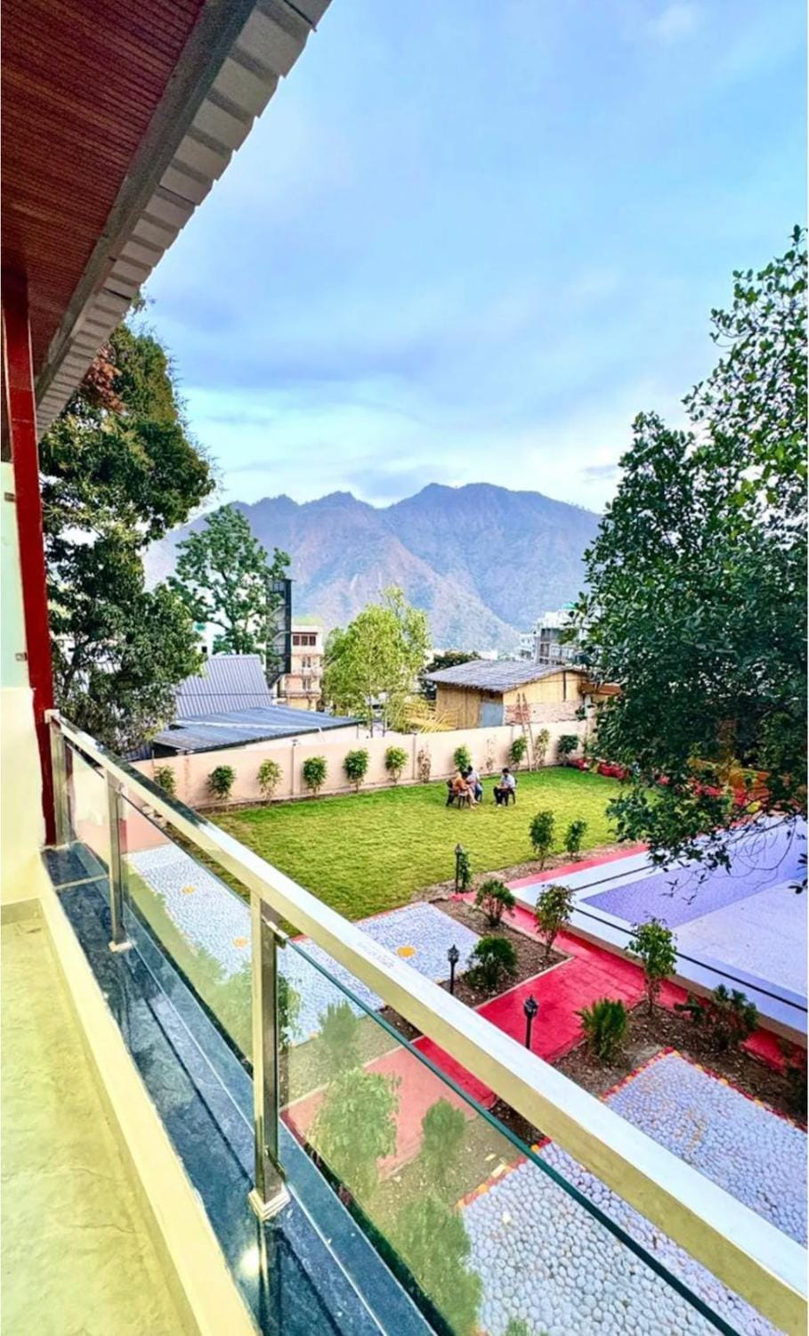 Property building, Garden, Balcony/Terrace, Garden view