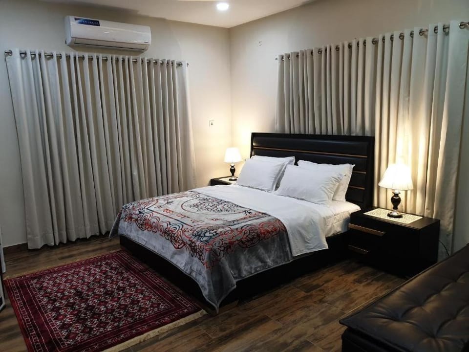 Sunrise Guest House Hotel in Karachi