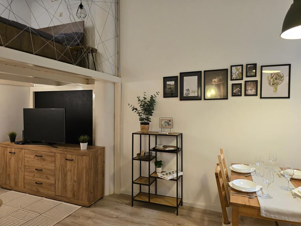 TV and multimedia, Dining area