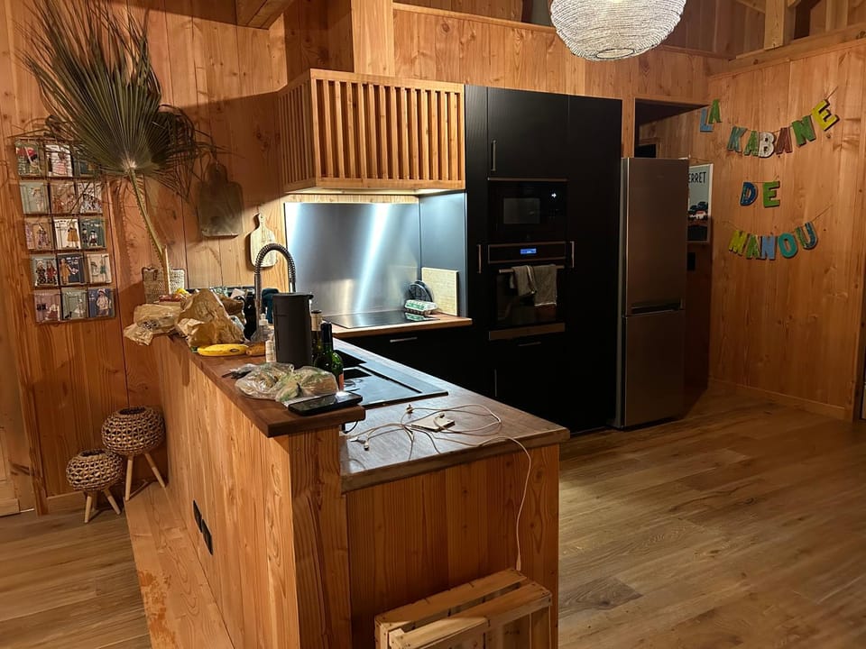Coffee/tea facilities, Kitchen or kitchenette, oven, stove, toaster