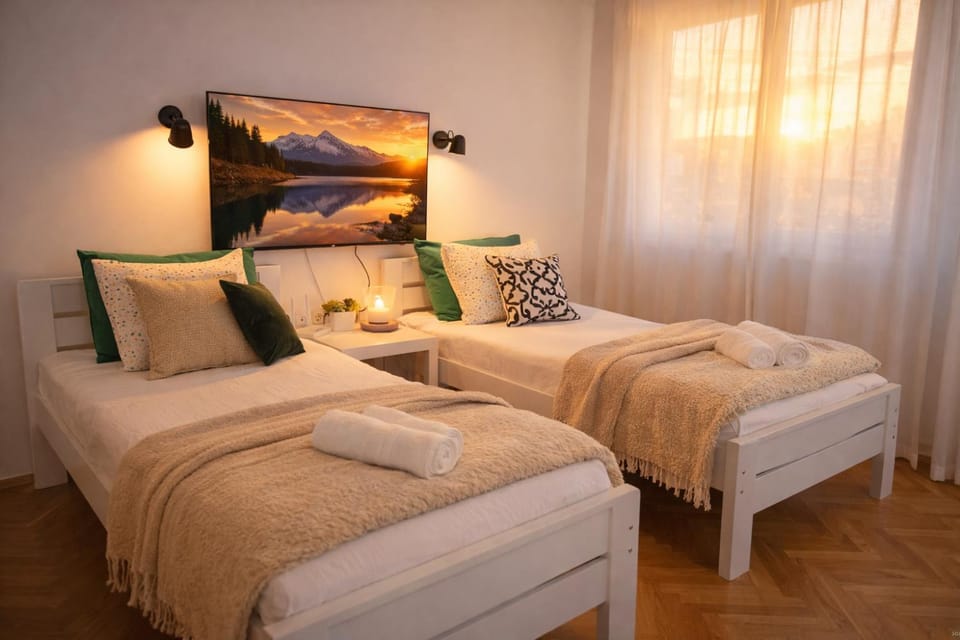 Bed, Photo of the whole room, Bedroom, towels