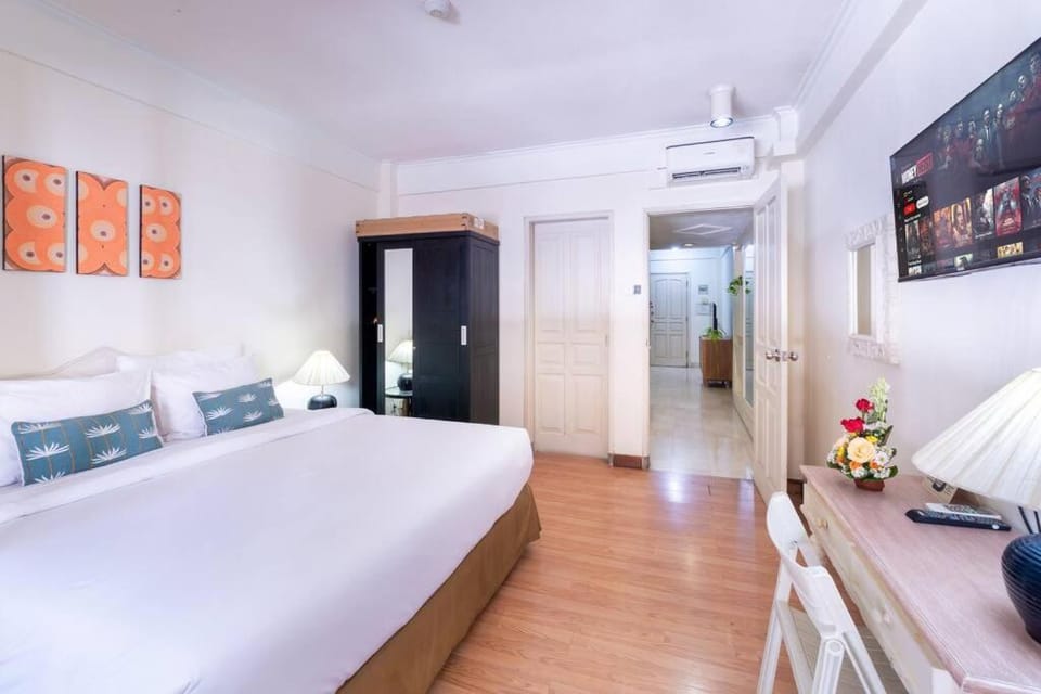 Bed, TV and multimedia, Bedroom, air conditioner