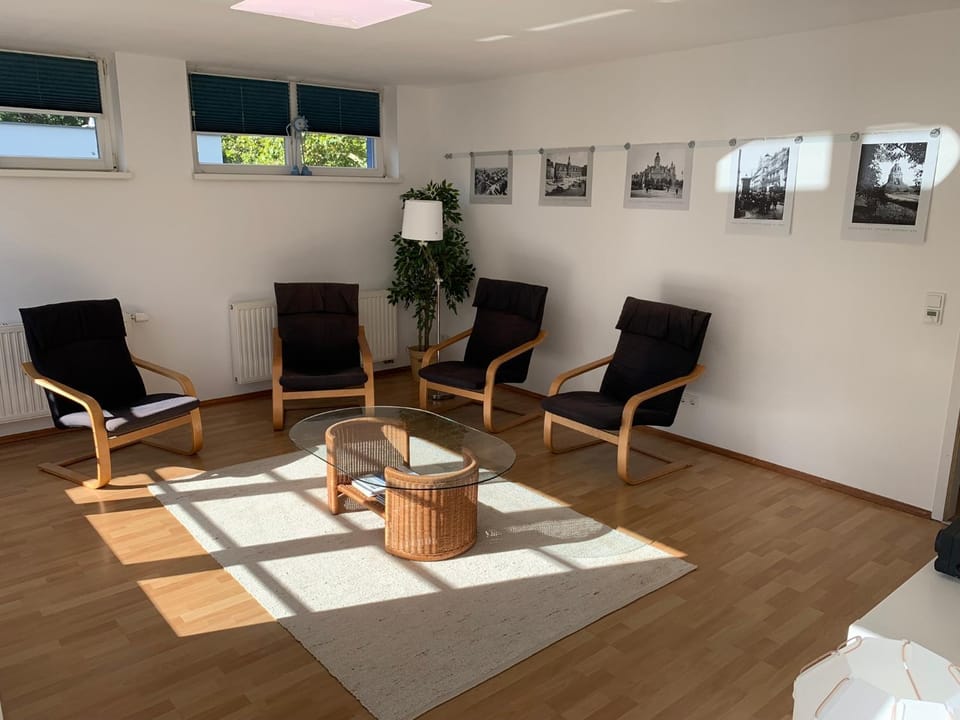 Living room, Seating area, air conditioner