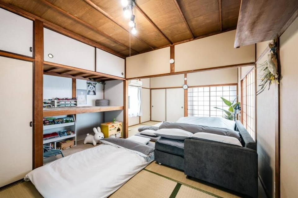 Bed, Living room, Bedroom