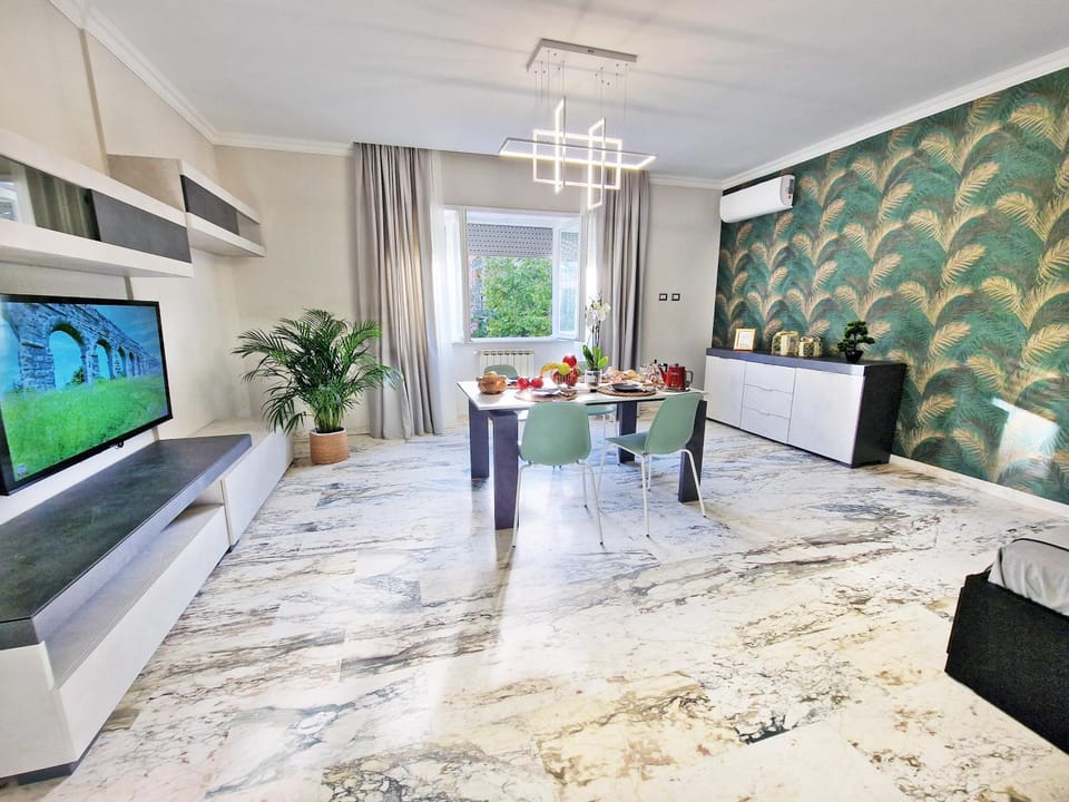 Communal lounge/ TV room, Lounge or bar