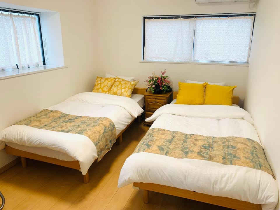 Photo of the whole room, Bedroom