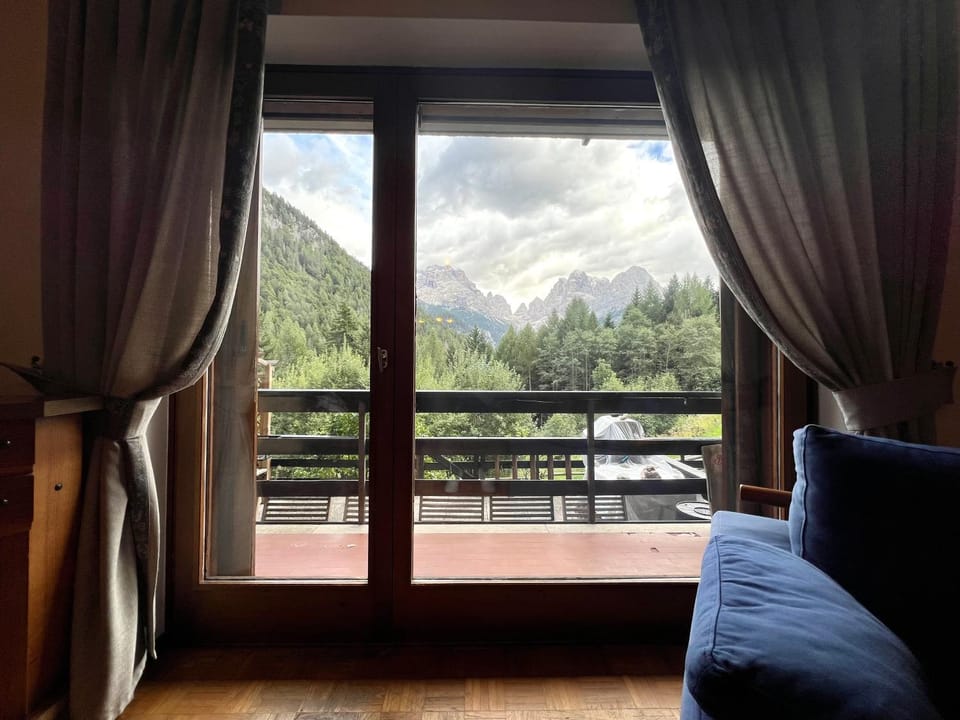 Day, Natural landscape, View (from property/room), Balcony/Terrace, Living room, Seating area, Mountain view