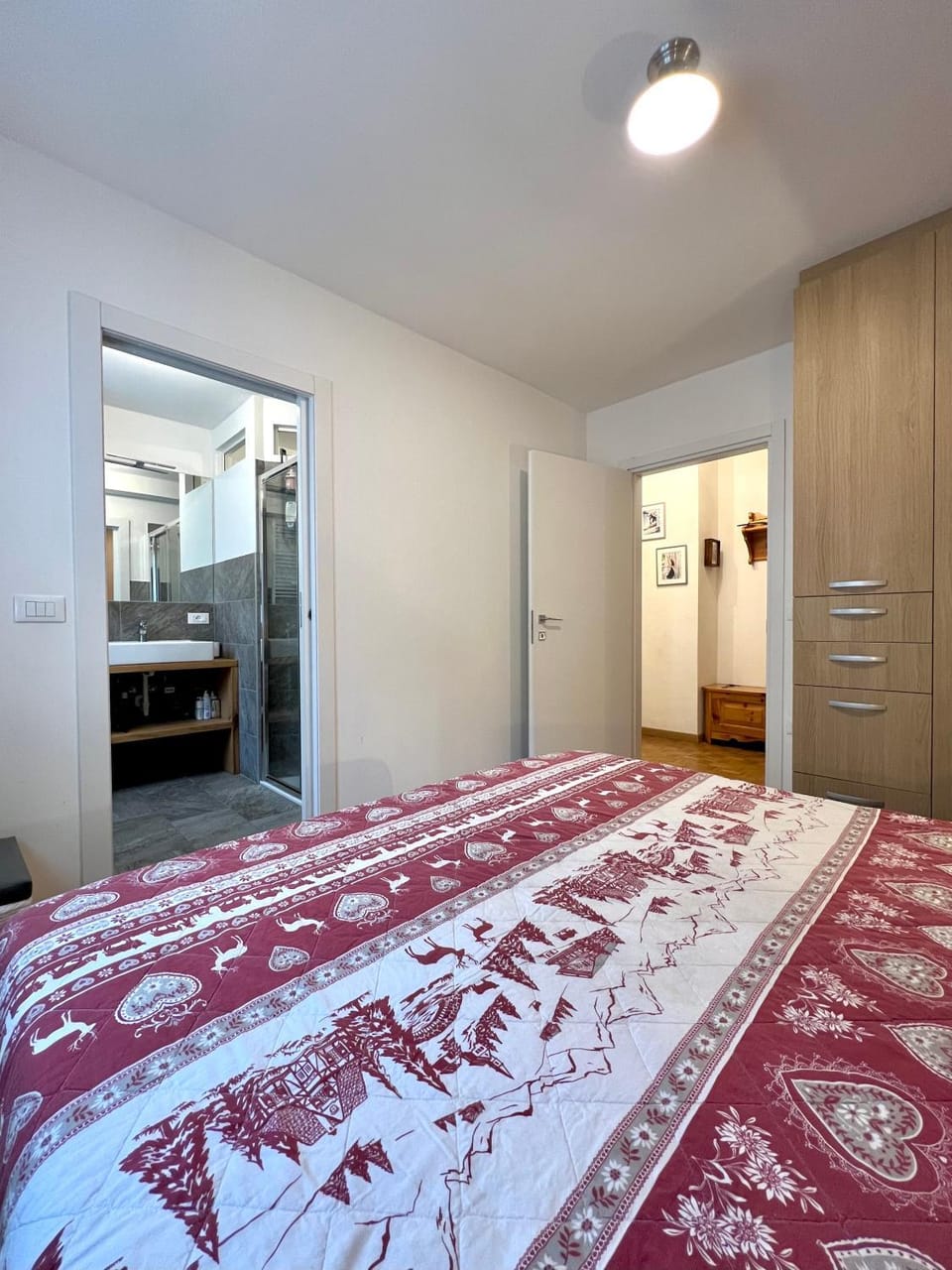 Bed, Photo of the whole room, Bedroom, wardrobe