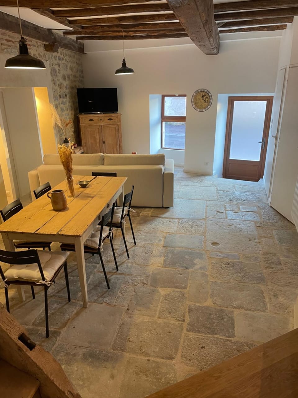 TV and multimedia, Living room, Dining area
