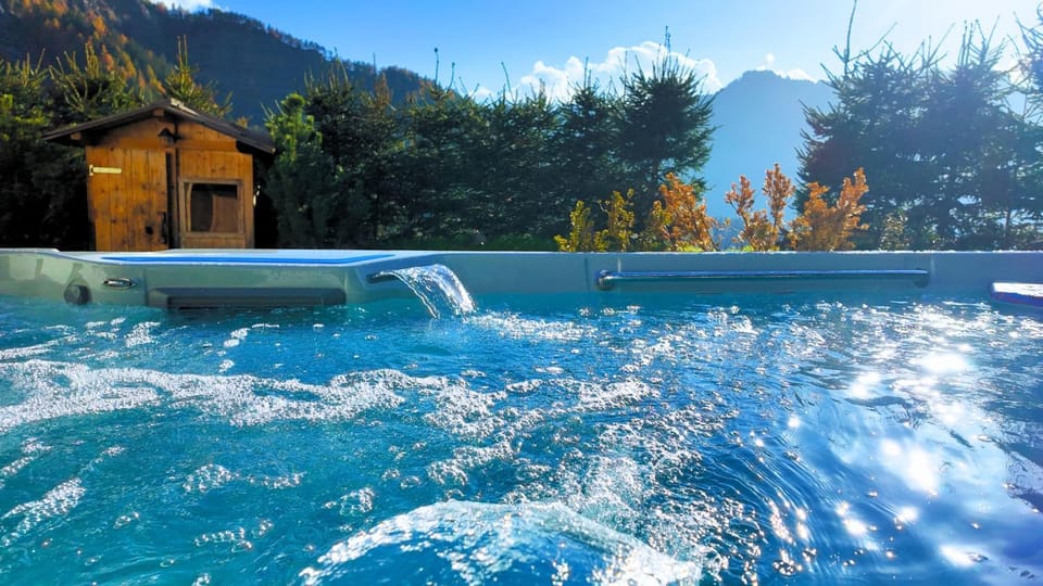 Hot Tub, Swimming pool