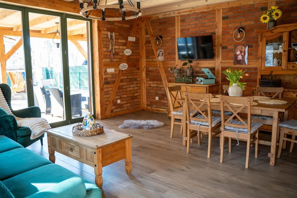 TV and multimedia, Kitchen or kitchenette, Living room, Seating area, Dining area