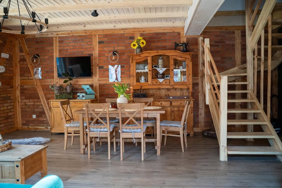 TV and multimedia, Kitchen or kitchenette, Living room, Seating area, Dining area