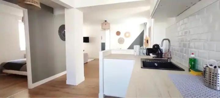Kitchen or kitchenette