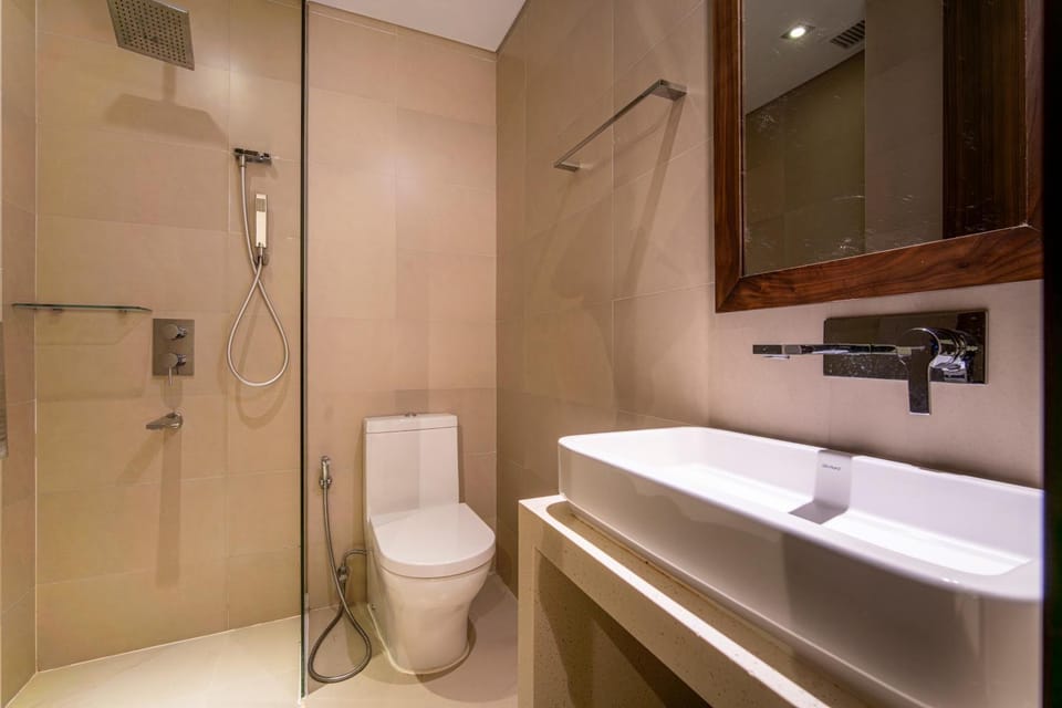 Shower, Toilet, Bathroom, towels