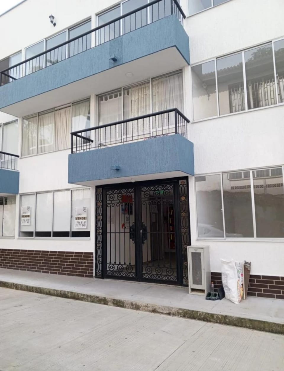 Facade/entrance
