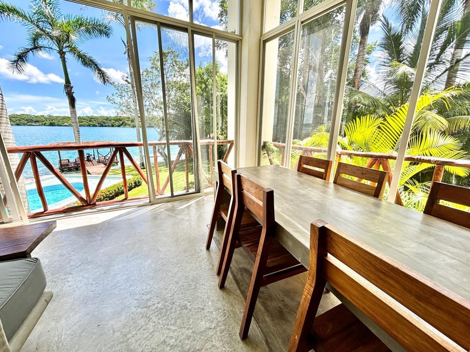 Balcony/Terrace, Dining area, Lake view