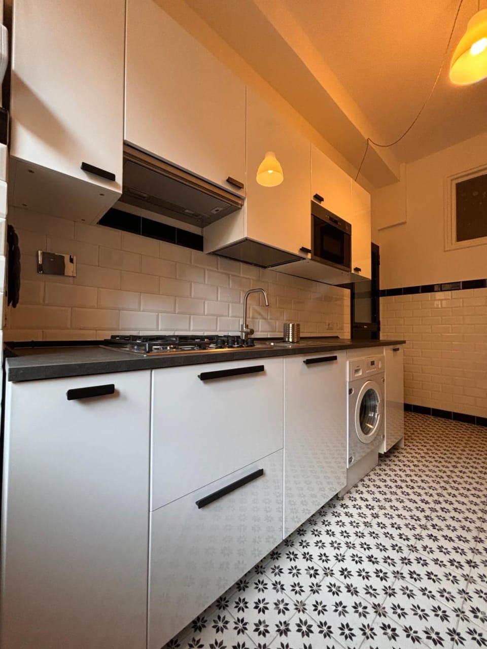 Kitchen or kitchenette, dishwasher, stove