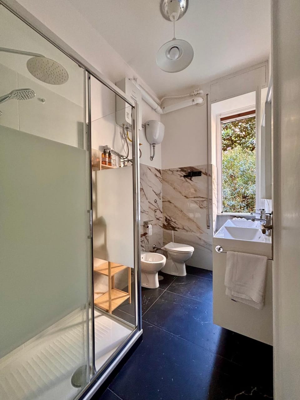 Shower, Toilet, Bathroom, bidet, towels