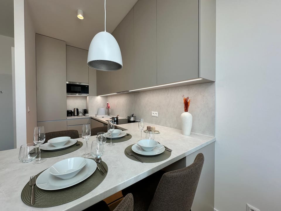 Kitchen or kitchenette, Dining area