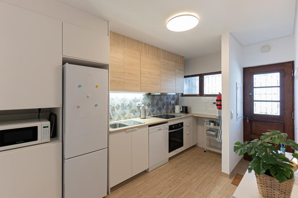 Coffee/tea facilities, Kitchen or kitchenette, dishwasher, oven, pet friendly, stove, toaster