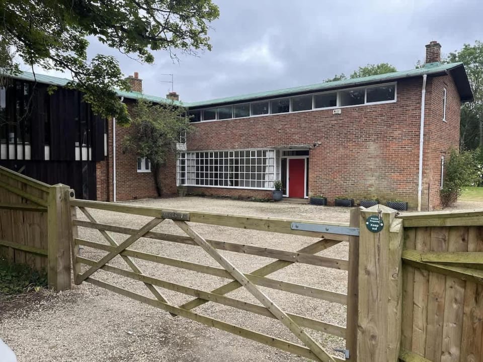 Spacious and stylish with games room, huge garden, peaceful surroundings House in Oxford