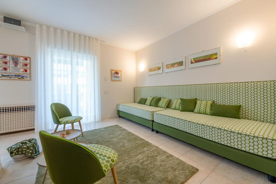 Bed, Living room