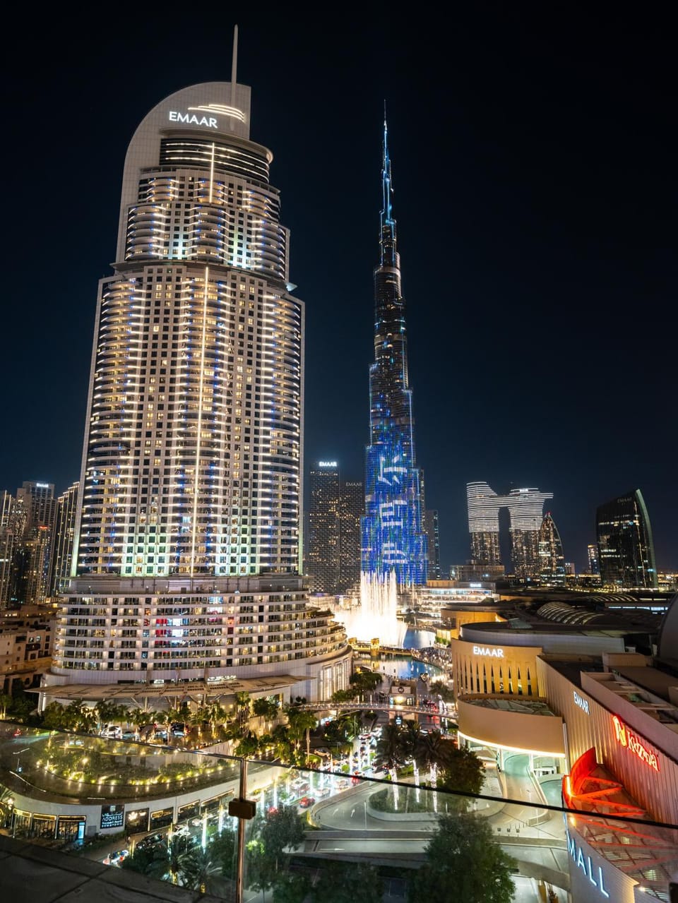 New! PS5! Burj Khalifa view & Infinity Pool Apartment in Dubai