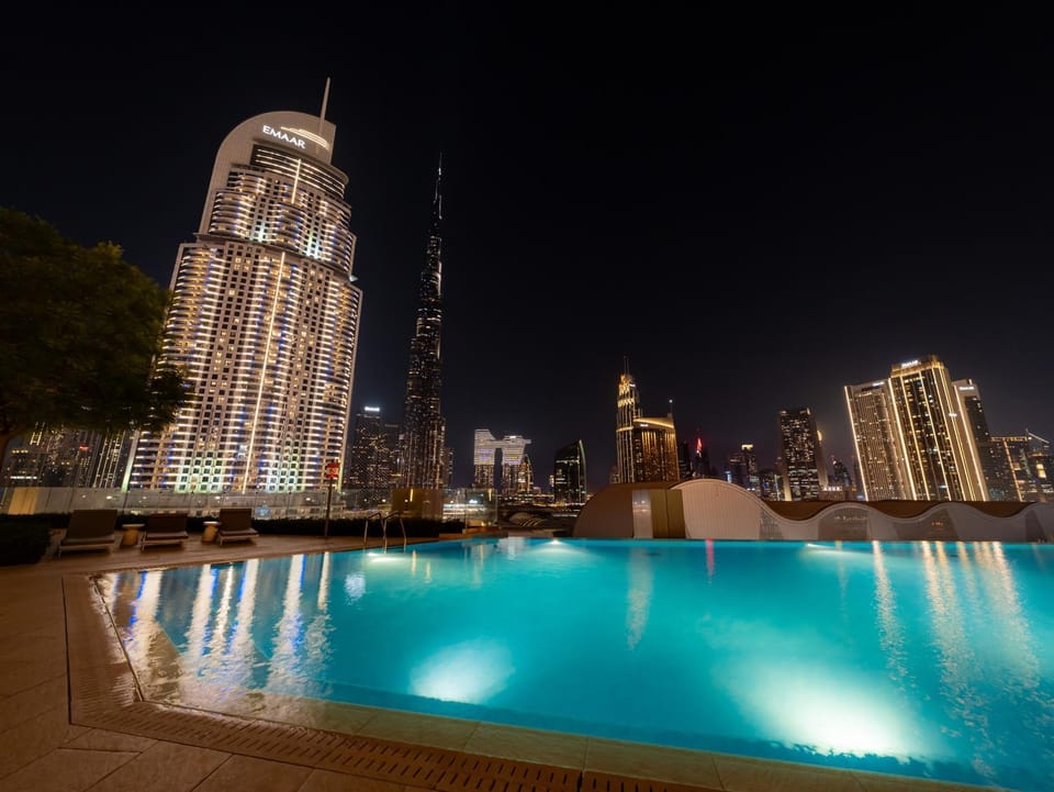 New! PS5! Burj Khalifa view & Infinity Pool Apartment in Dubai