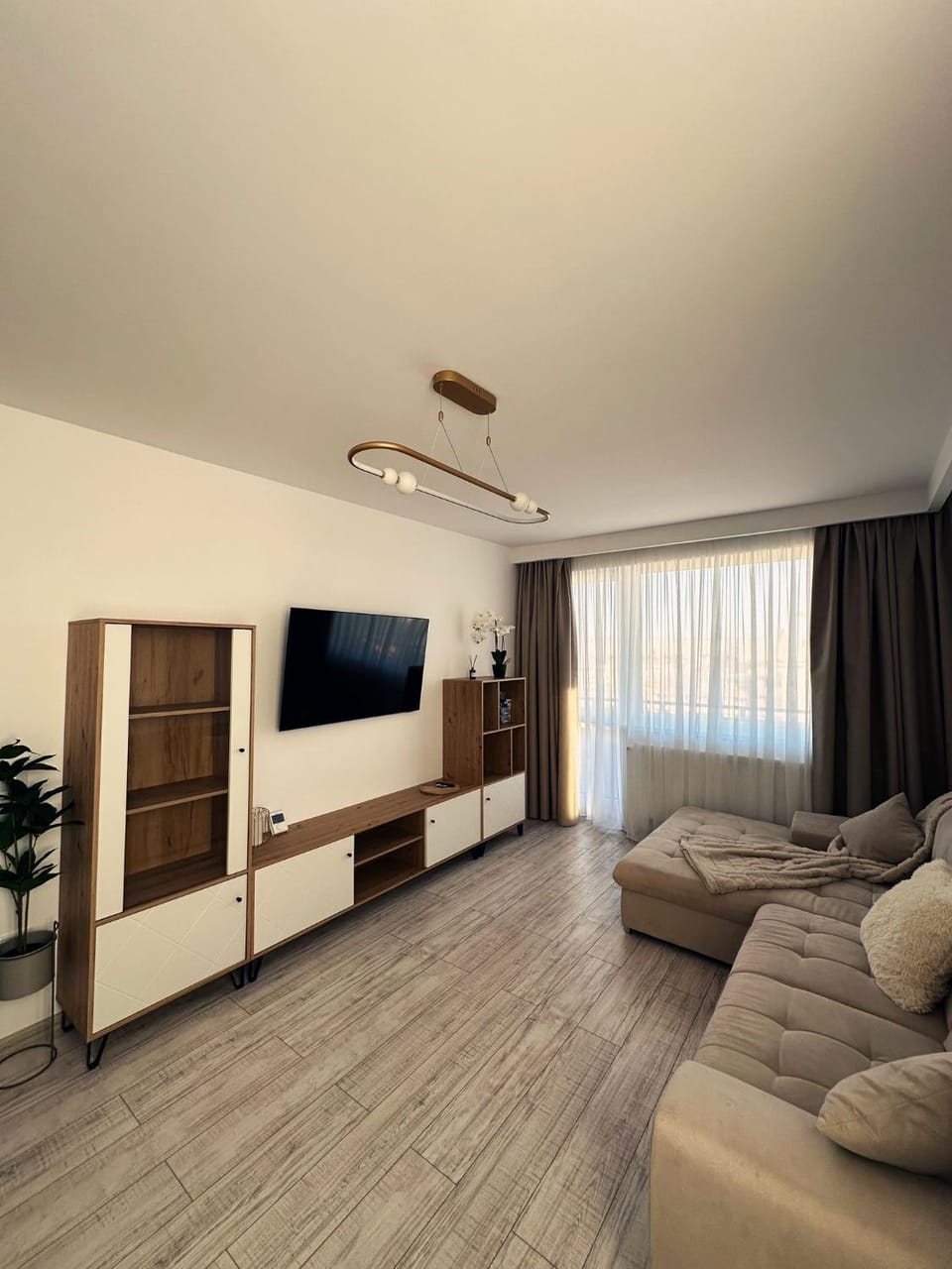 Communal lounge/ TV room, TV and multimedia, Living room, Seating area, Evening entertainment