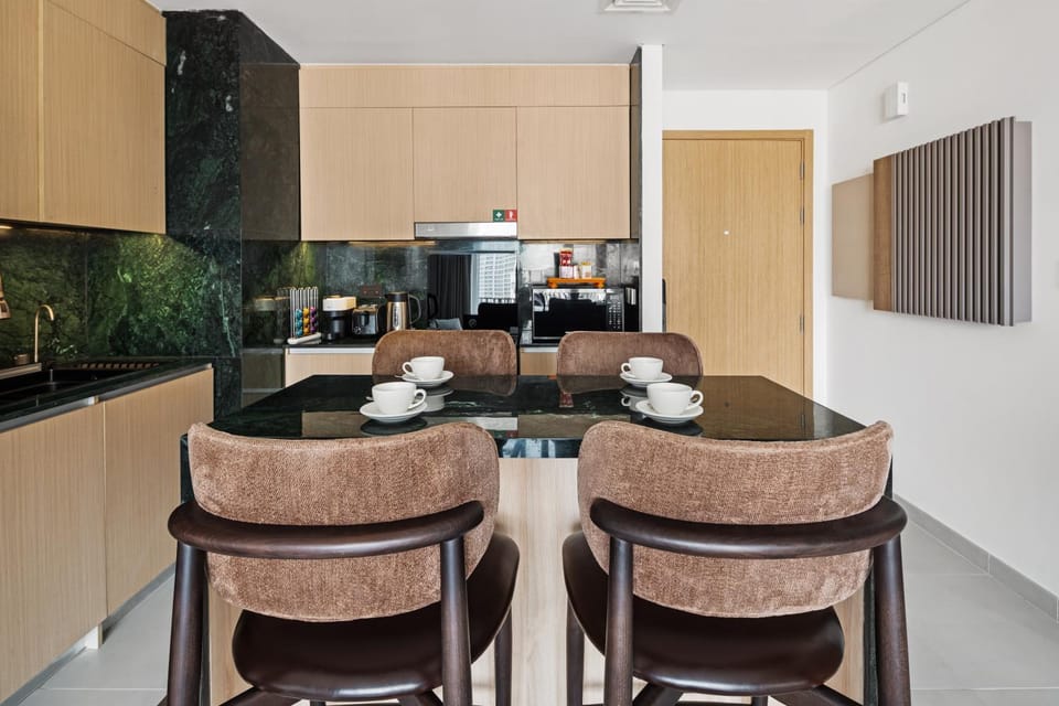 Kitchen or kitchenette, Seating area, Dining area, oven, stove