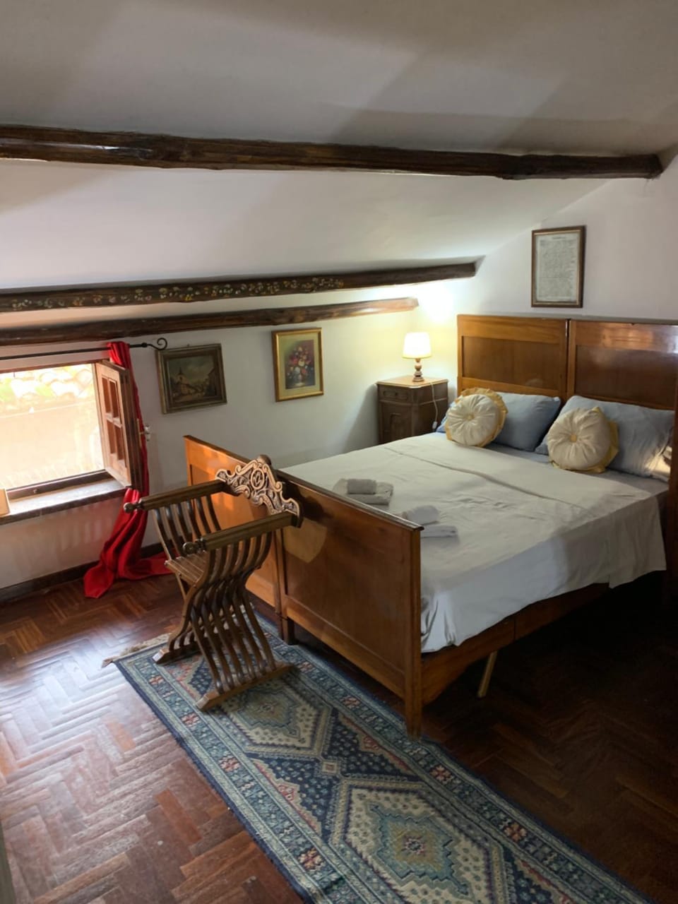 Photo of the whole room, Bedroom